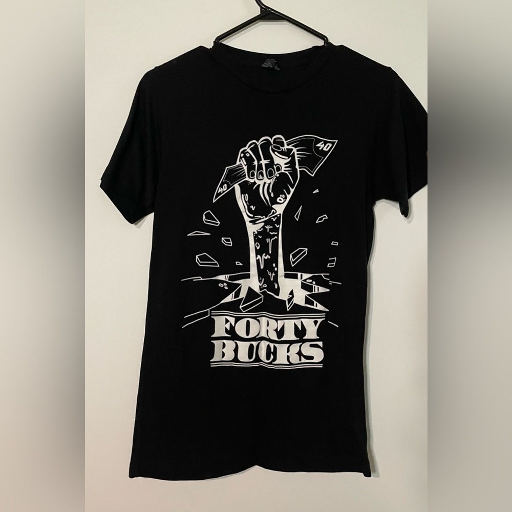 Black Tee